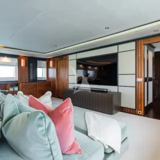 Skylounge with 65" Smart TV