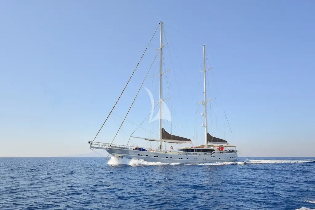 QUEEN OF SALMAKIS - Image 4