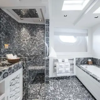 Master cabin en suite