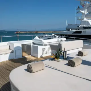 Upper deck further sunbathing area