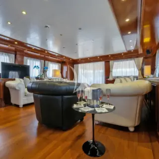 Salon furtherv view