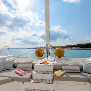 NAMASTE (SAMANA) - Front seating area