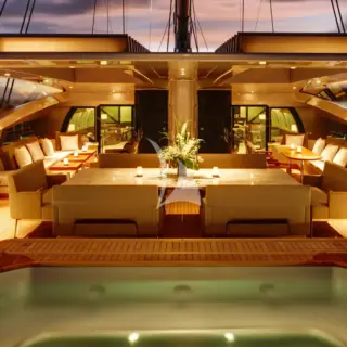 Aft deck dining and jacuzzi