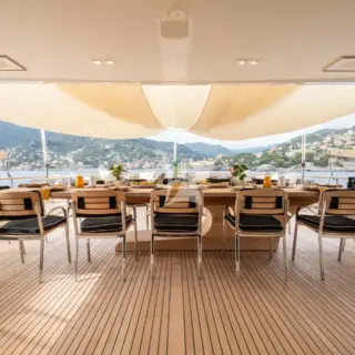 Upper deck