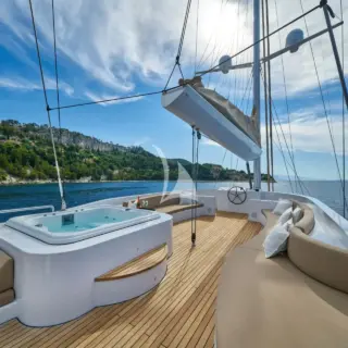 Sundeck Jacuzzi