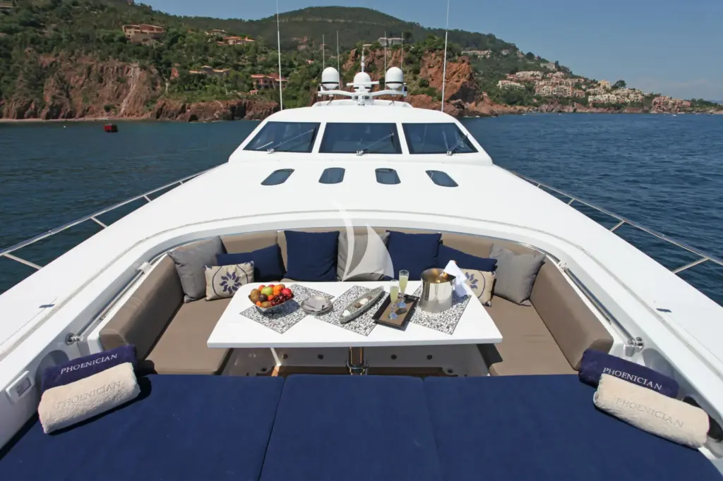 PHOENICIAN - Sunbed and table 