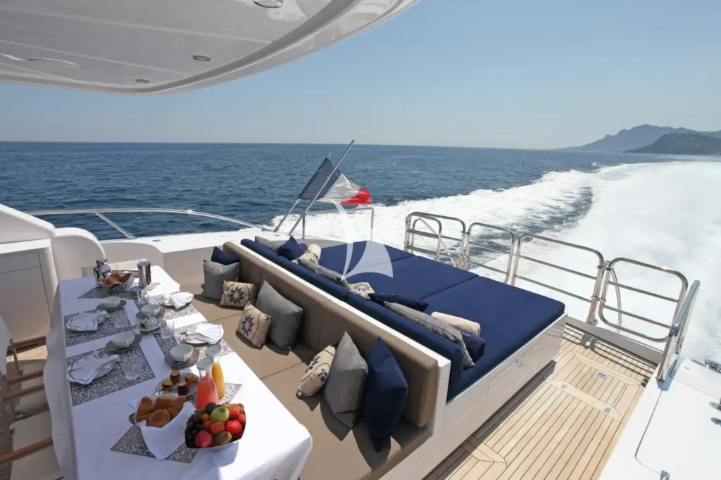 PHOENICIAN - Dining Area outside 