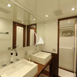 Lower Deck Master Ensuite Bathroom