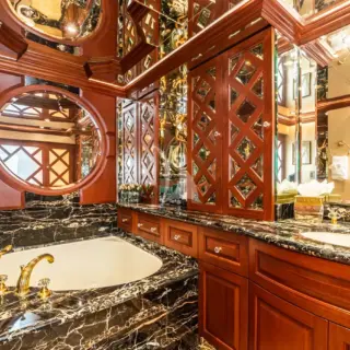 Primary Ensuite - Hers