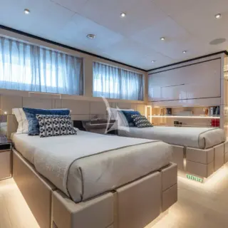 Twin cabin with pullman bed