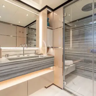 Double en suite bathroom