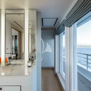 Bridge deck VIP shower room en suite